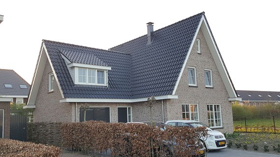 Woning in gele baksteen met dakkapel